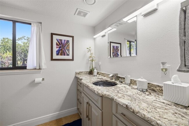 Building Photo - 2785 Bayside Dr S