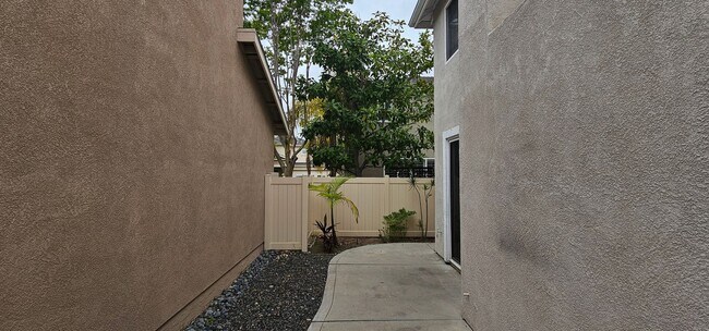 Building Photo - SAN DIEGO / SERRA MESA  - STONECREST VILLA...