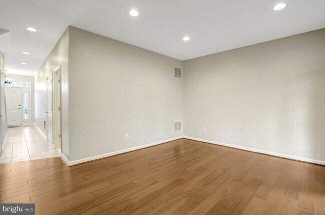 Building Photo - 6927 Rolling Creek Way