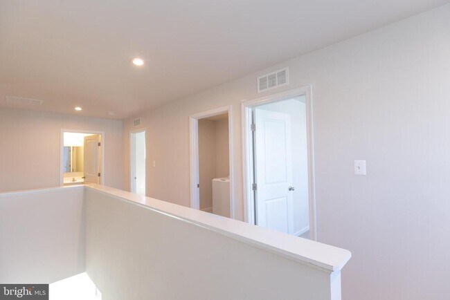 Building Photo - 228 Chandlers Glen Dr