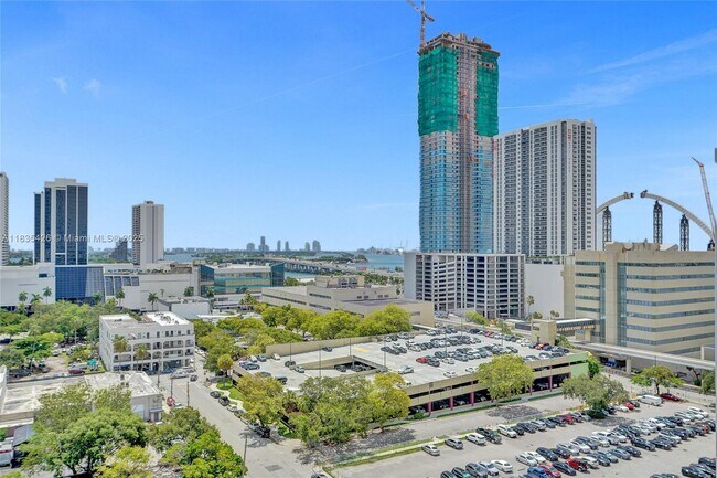 Building Photo - 1600 NE 1st Ave