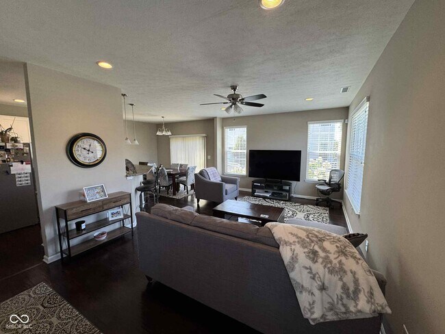 Building Photo - 9653 Angelica Dr