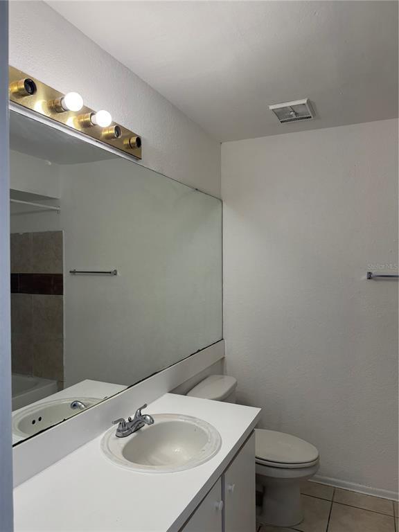 Primary Photo - 1924 Lake Atriums Cir