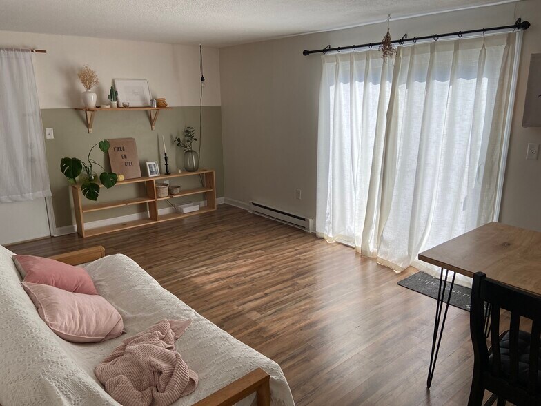 Building Photo - 388 Great Rd