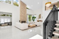 Building Photo - 3138 Lakeview Dr