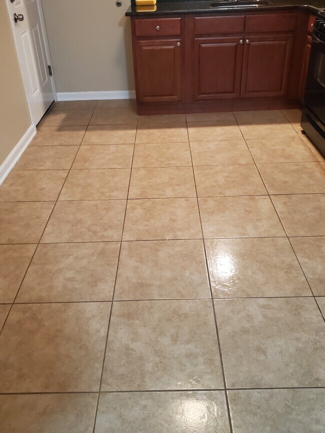 Building Photo - 28 Sampson St