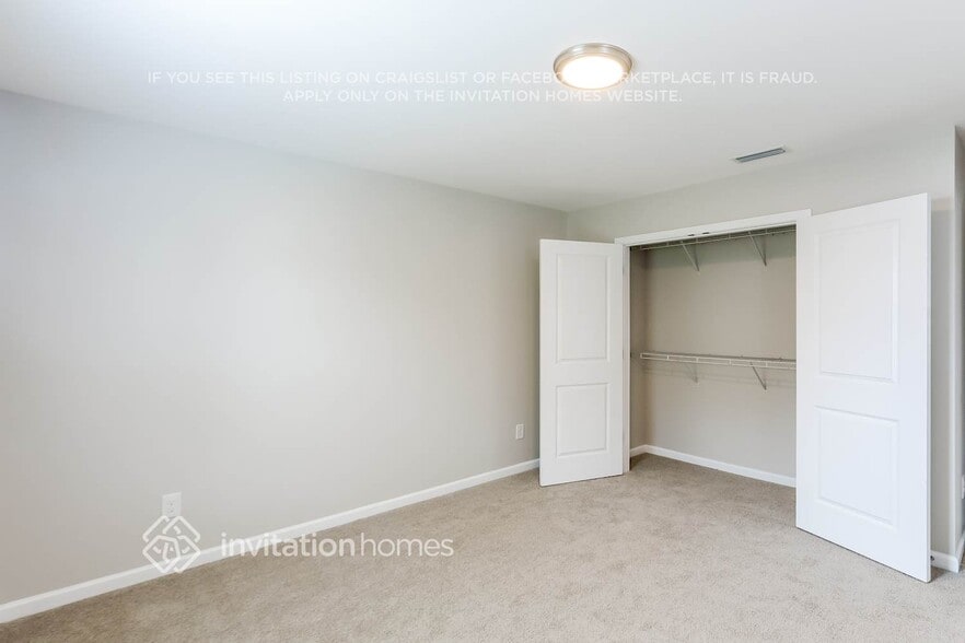 Building Photo - 14230 Lake Crossing Dr