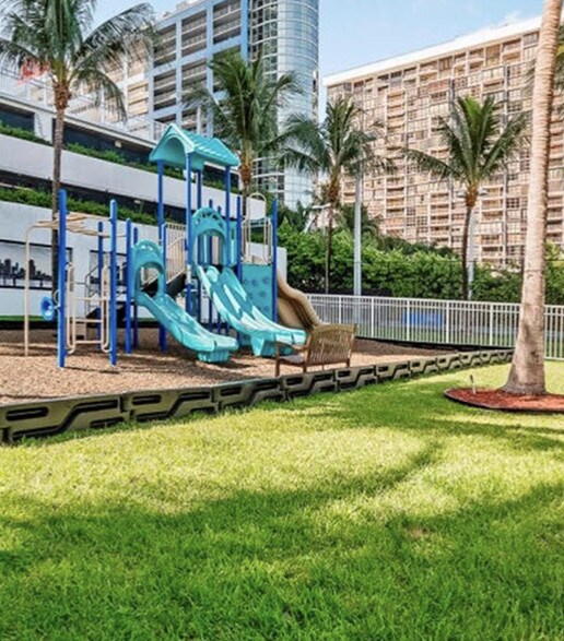 Building Photo - 2101 Brickell Ave