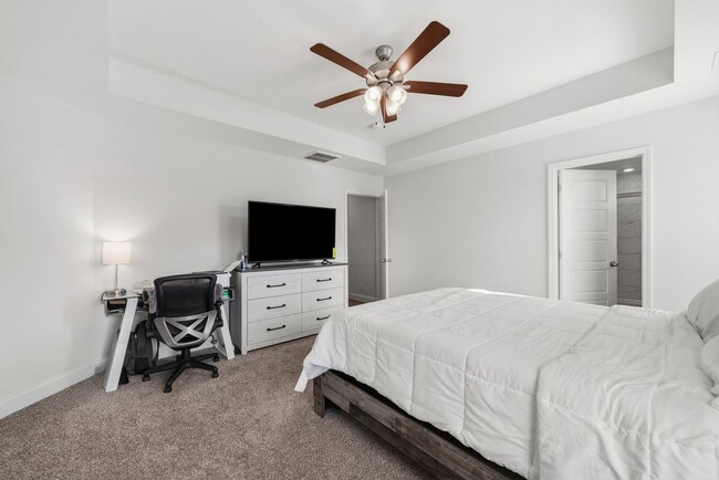 Building Photo - 3 Bedroom 2 1/2 Bath Home For Rent Near Post!