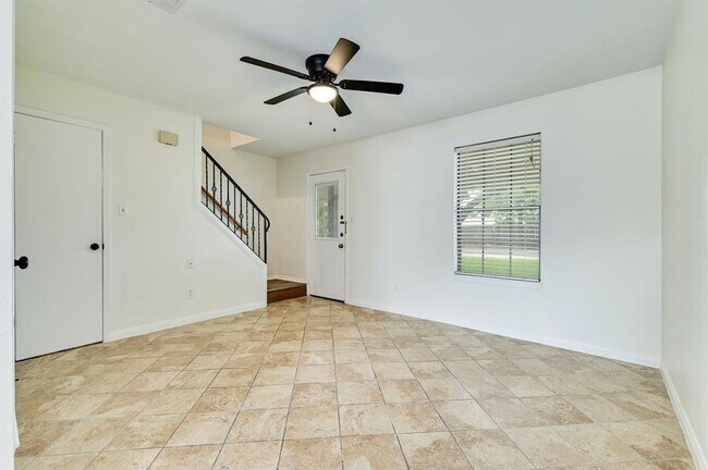 Building Photo - 204 Northwest Dr