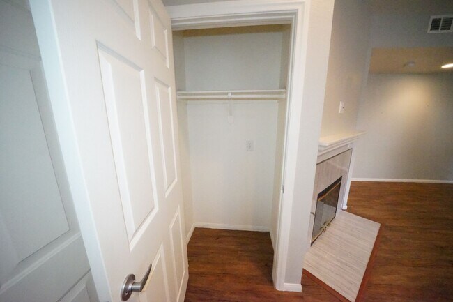 Building Photo - SHOWINGS AVAILABLE NOW