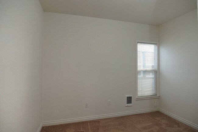 Building Photo - 1209 S J St