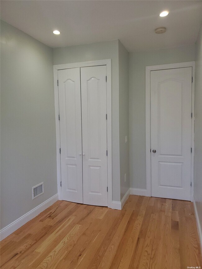 Building Photo - 366 Montauk Ave.