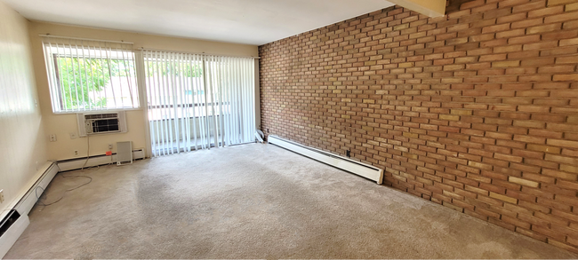 Building Photo - Large Two Bedroom Apartment on the corner of Washtenaw and Ballard