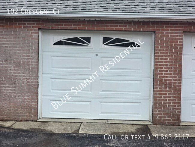 Building Photo - 102 Crescent Ct