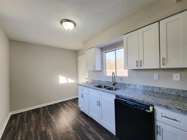 Building Photo - 4119 Holloway Dr