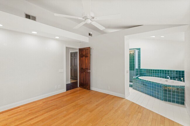 Building Photo - Stunning *VIEW* home for rent in desirable...