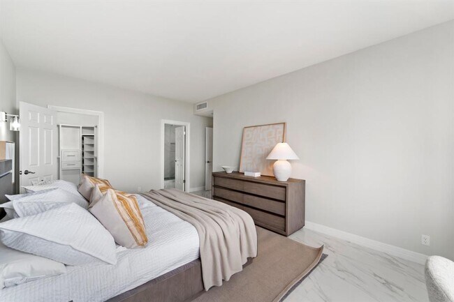 Building Photo - 651 Bering Dr