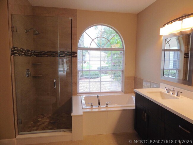 Building Photo - 10430 Buena Ventura Dr