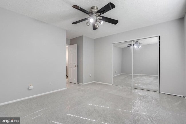 Building Photo - 3036 New Oak Ln