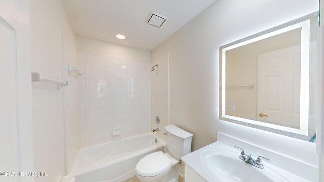 Building Photo - 10061 Vineyard Lake Rd E