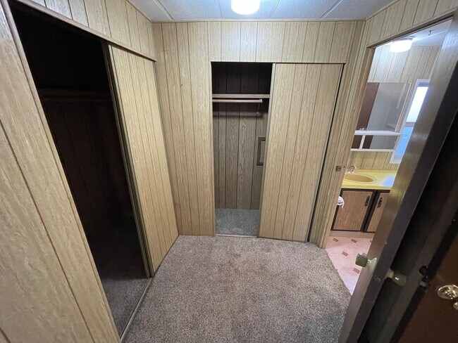 Building Photo - 2 Bedroom one bath Manufactured home on Cul De Sac