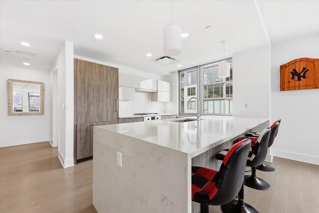 Building Photo - 9 Ave at Port Imperial