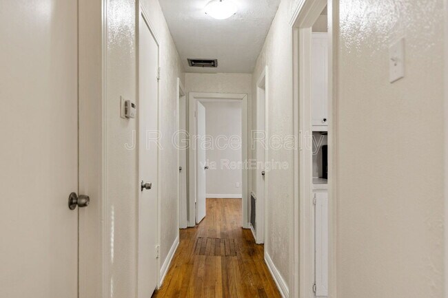 Building Photo - 2004 N 39th St