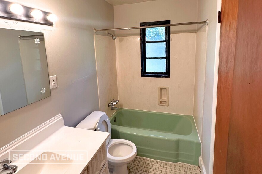 Building Photo - 1737 Tahiti Ln