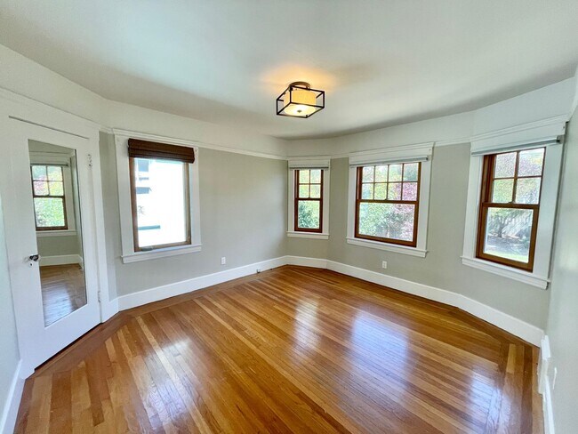 Building Photo - Westwood Park - Stunning 3BR+ / 2 BA Home w/Fabulous Back Yard! - PROGRESSIVE