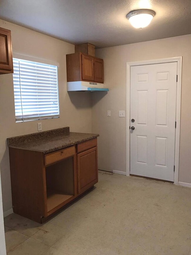 Building Photo - House for rent in Brawley!