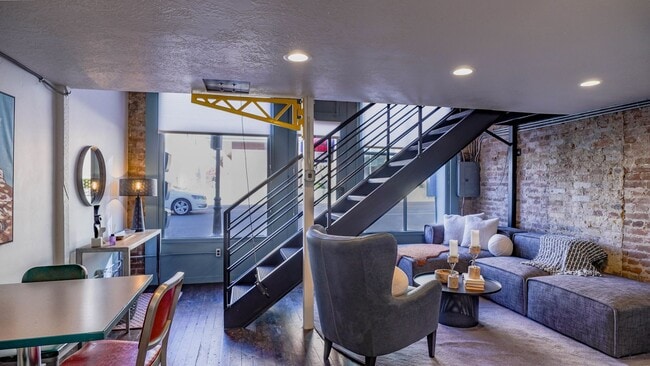 Building Photo - 40 N Freedom Blvd