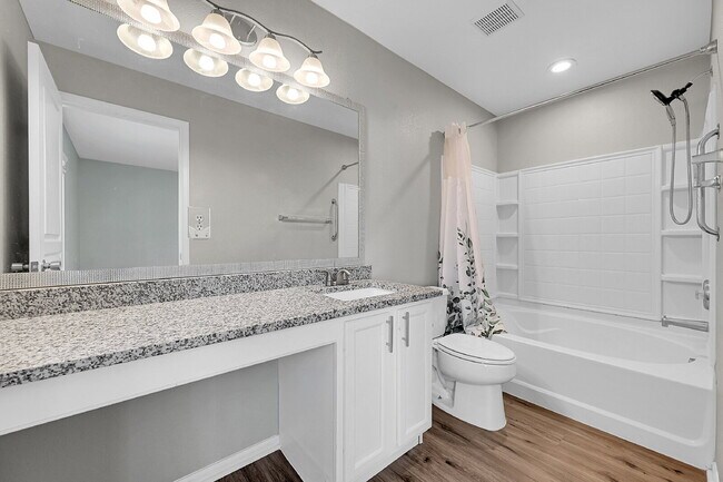 Building Photo - $2,695.00, 3 bed, 2.5 bath located in Denver.
