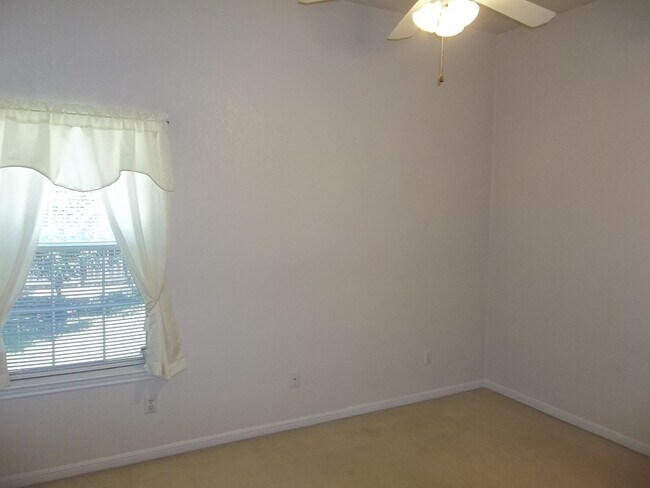 Building Photo - 2703 Kinney Dr