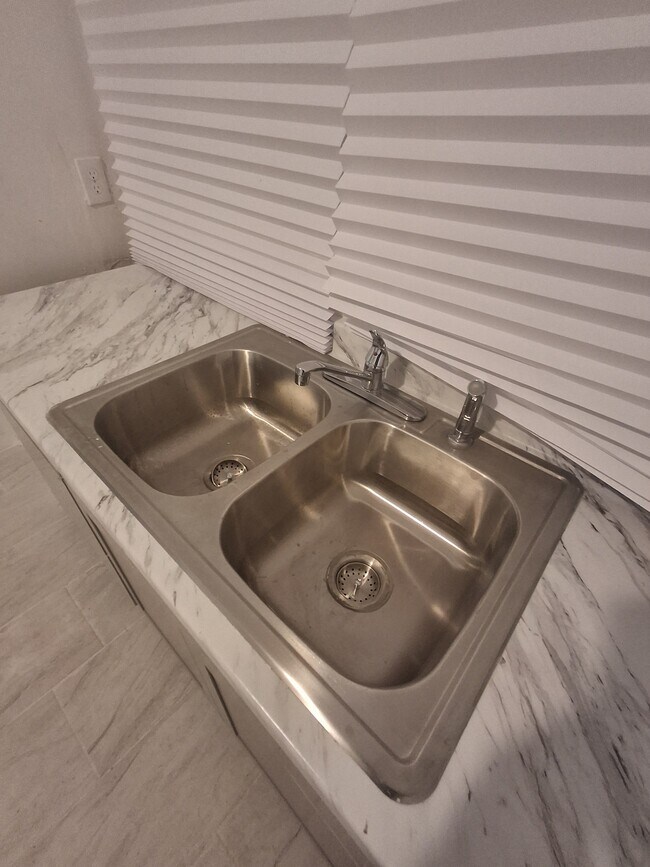 Building Photo - 1220 Alabama Ave SW