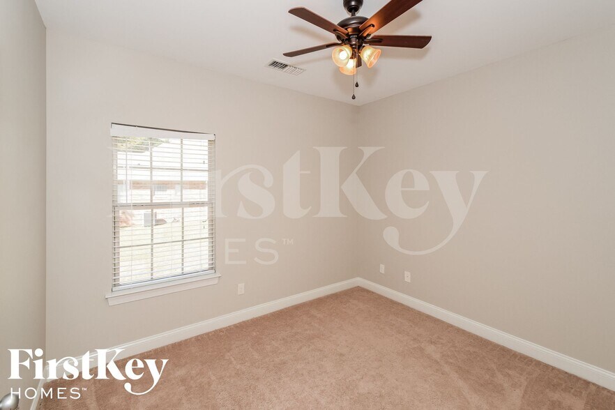 Building Photo - 1819 Winnipeg Cir