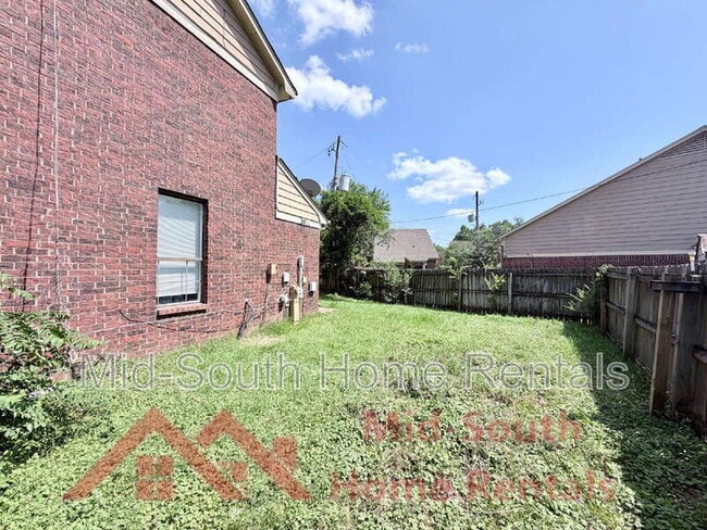 Building Photo - 6007 Hickory Cove
