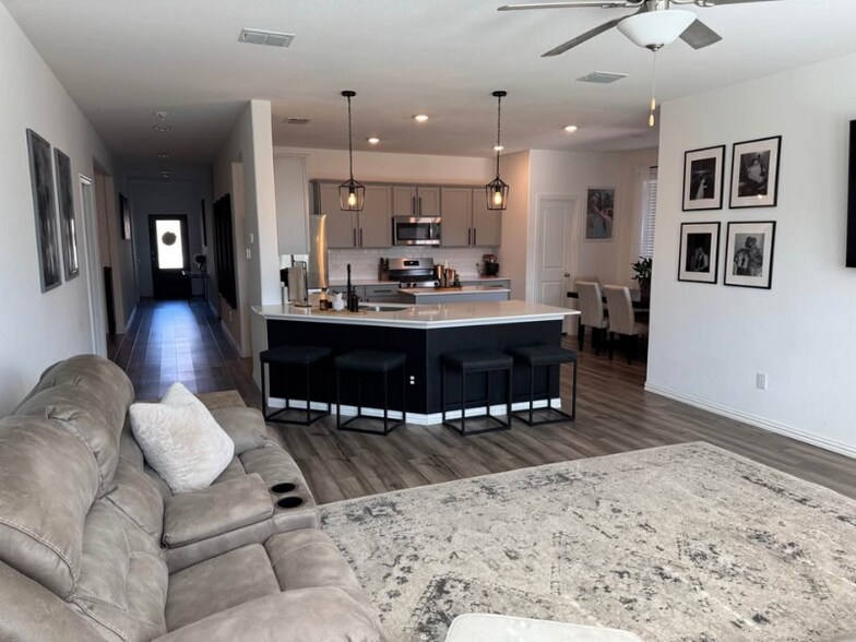 Building Photo - 1219 Smoketree Ln