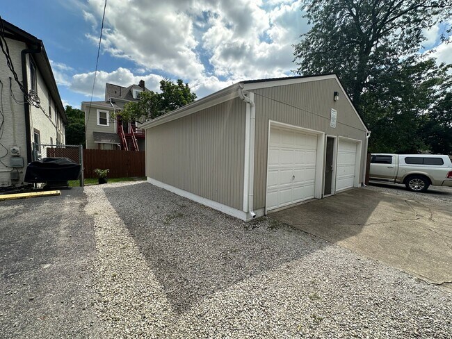 Building Photo - 410 Wyandotte Ave