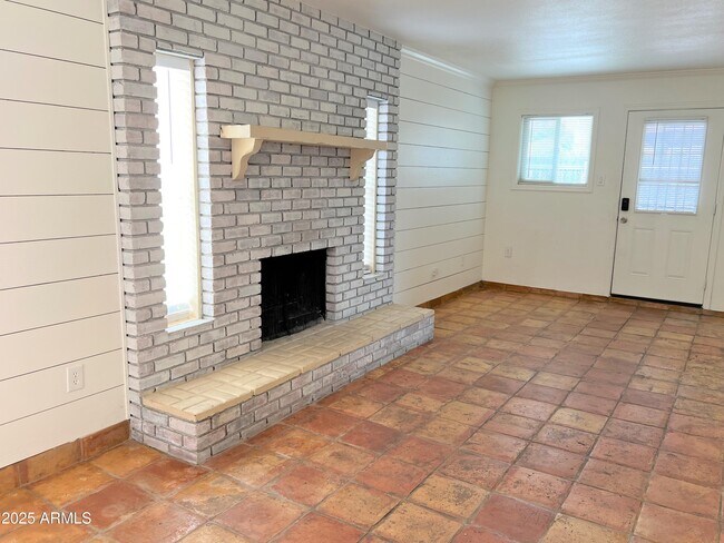 Building Photo - 2443 E Marmora St