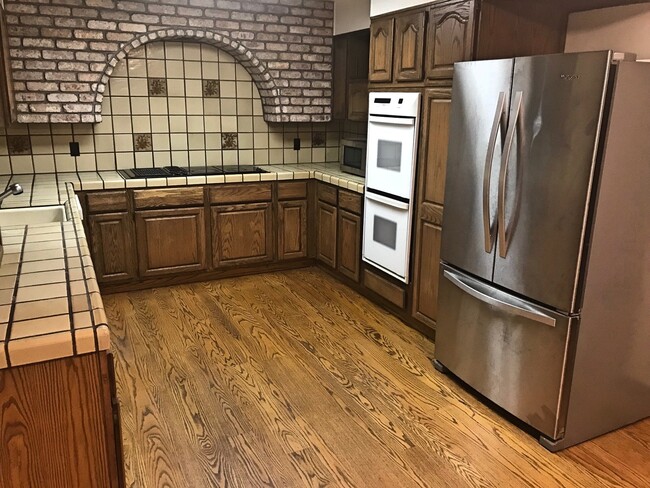 Building Photo - Indoor/outdoor living, spacious 4/2 on a quiet street in Mills Estates