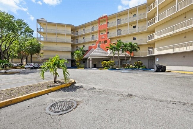 Building Photo - 8290 Lake Dr