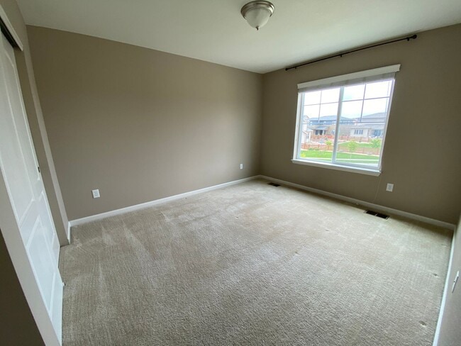 Building Photo - Lovely 4 Bedroom/3 Bathroom Erie Home - Available June!!