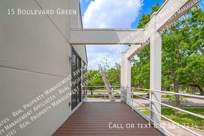 Building Photo - 15 Boulevard Green
