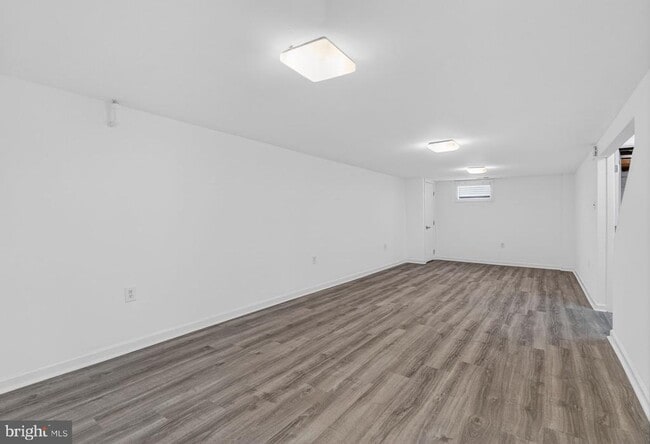 Building Photo - 5831 33rd Ave