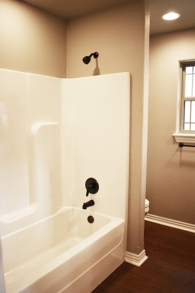 Building Photo - 3 Bedroom 2.5 Bathroom Home in Fayetteville AR!