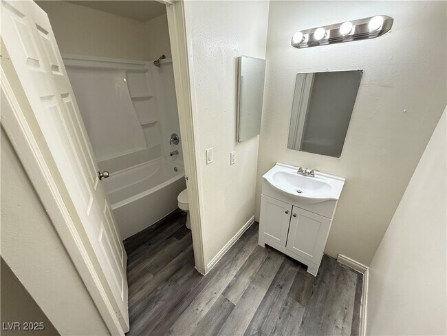 Building Photo - 5165 Gray Ln