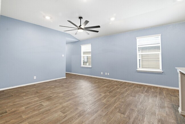 Building Photo - New 3-bed 2-bath home available in Cobalt Canyon Community! Move in NOW!