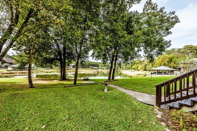 Building Photo - 14 Wildwood Lake Dr