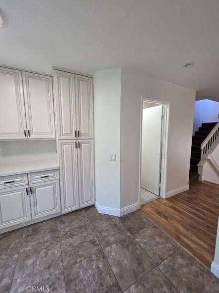 Building Photo - 9 Rock Cliff Pl